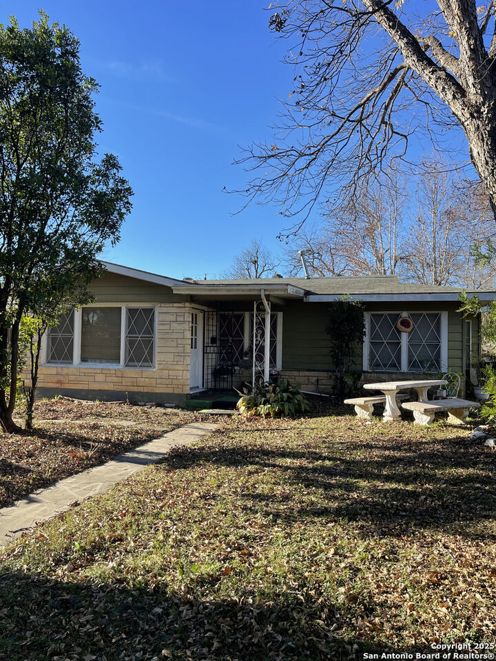 Property Photo: 243 Northill Dr TX 78201