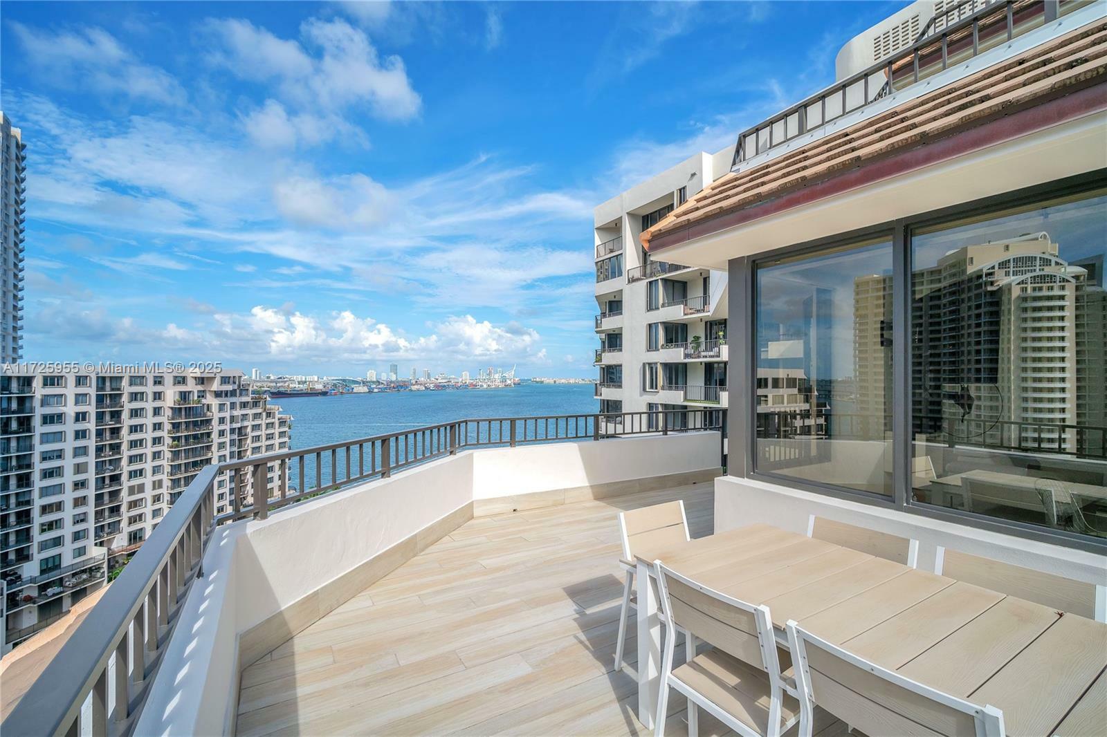 Property Photo:  520 Brickell Key Dr A1816  FL 33131 