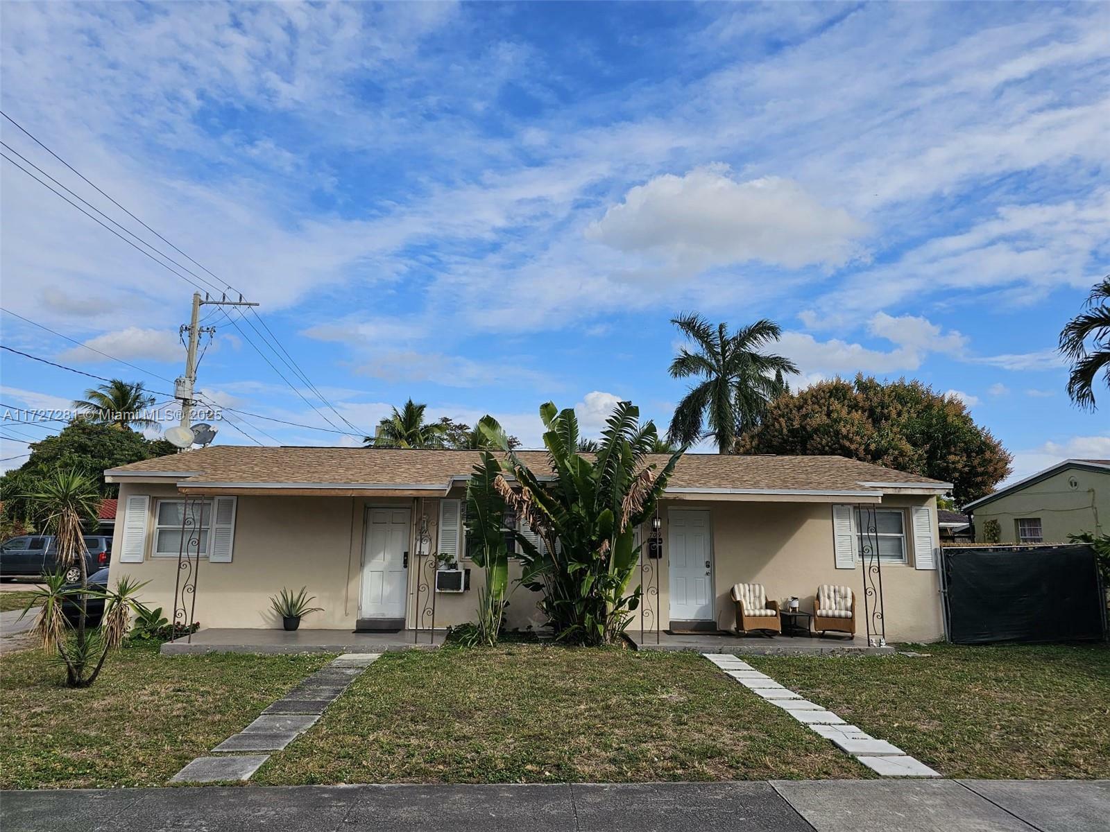 Property Photo:  709 N 20th Ct  FL 33020 