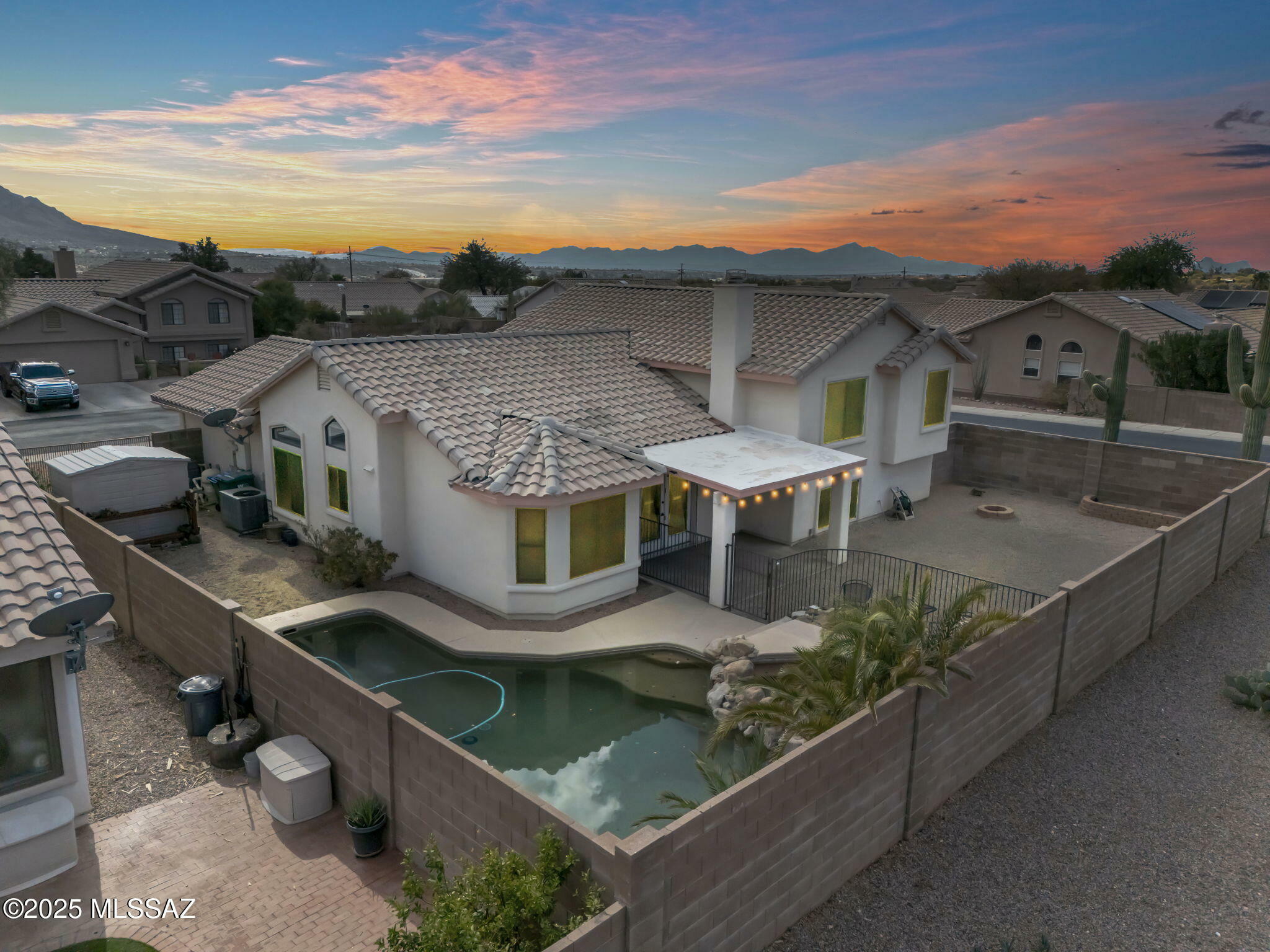 Property Photo:  1511 E Triton Place  AZ 85737 