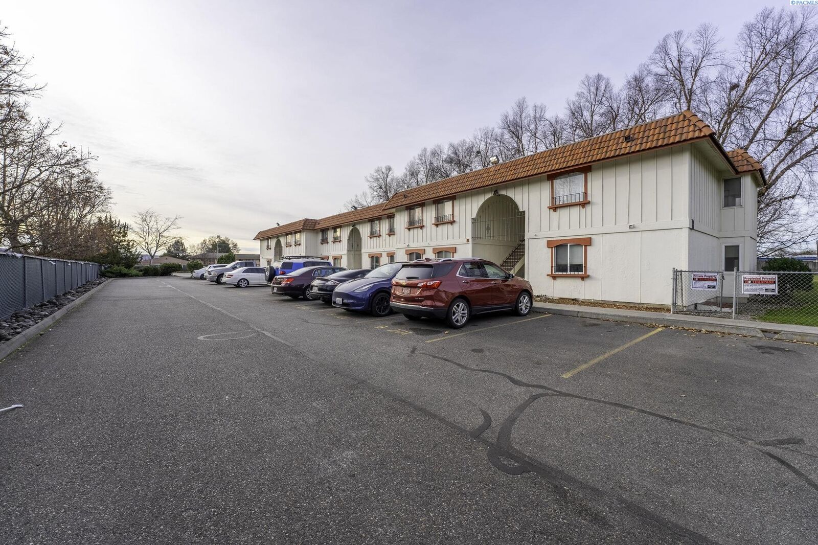 Property Photo:  3101 W John Day B101  WA 99336 