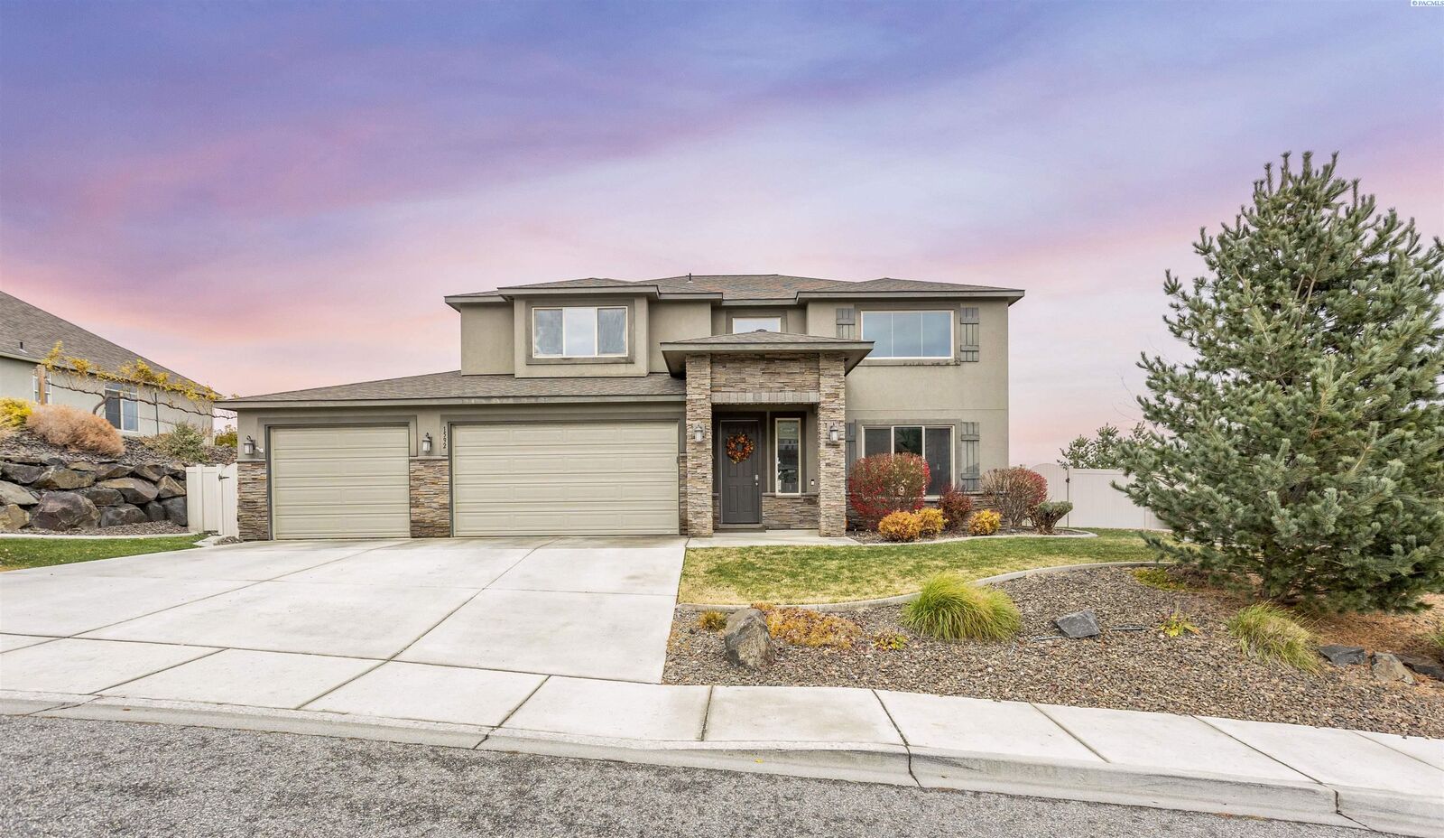 Property Photo:  1592 Manchester St  WA 99352 