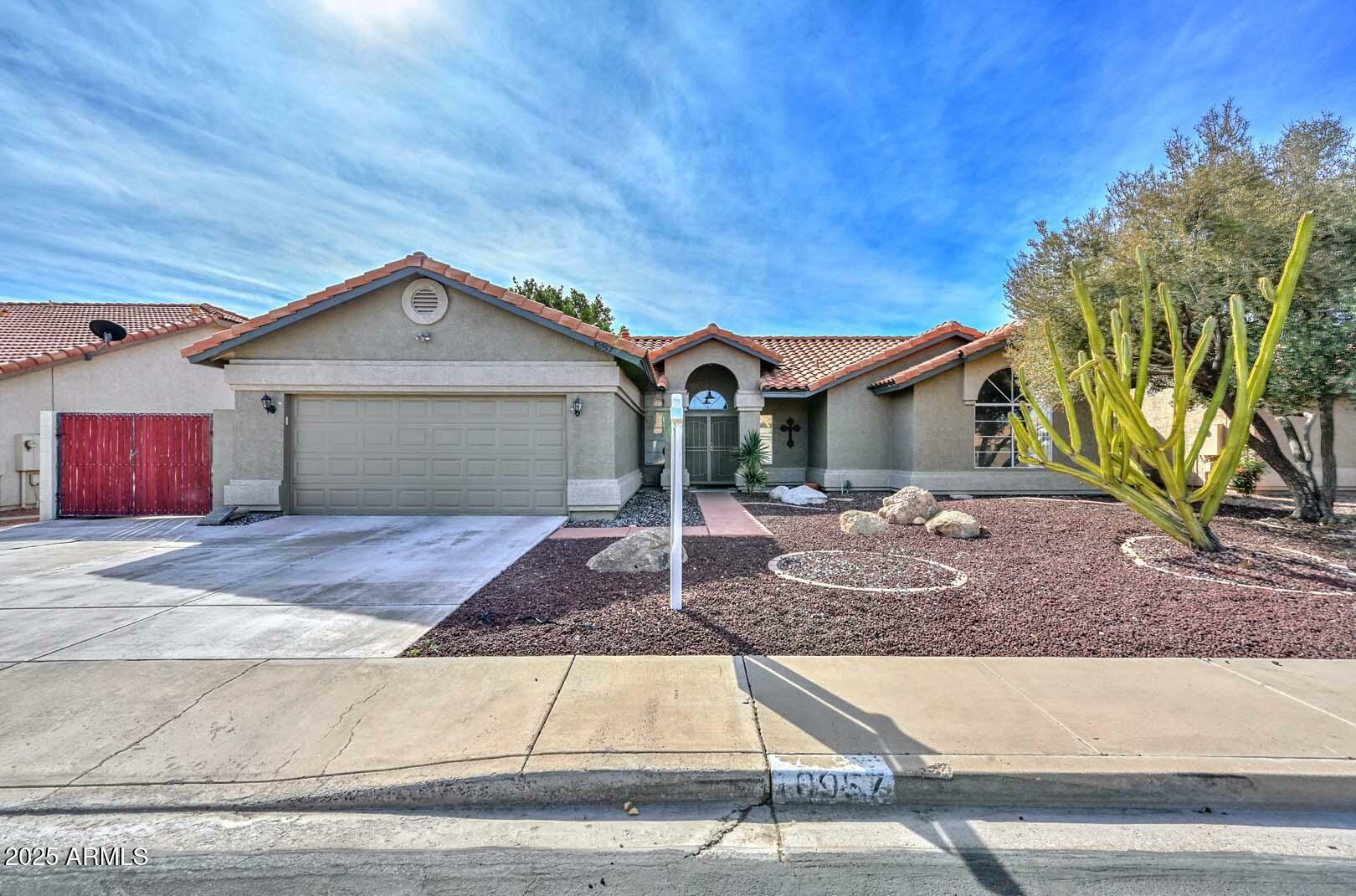 Property Photo:  10957 W Ventana Drive S  AZ 85373 