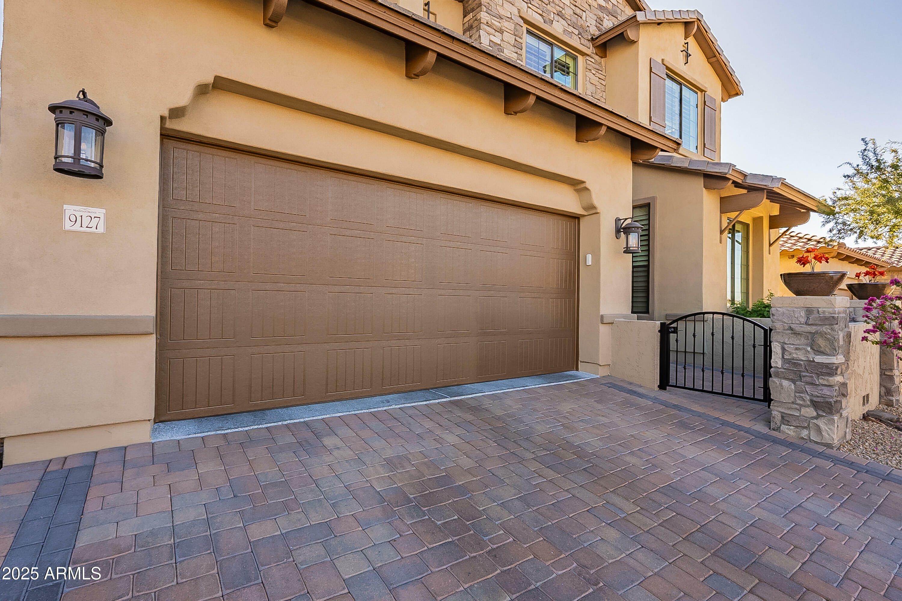 Property Photo: 9127 E Lynwood Street AZ 85207