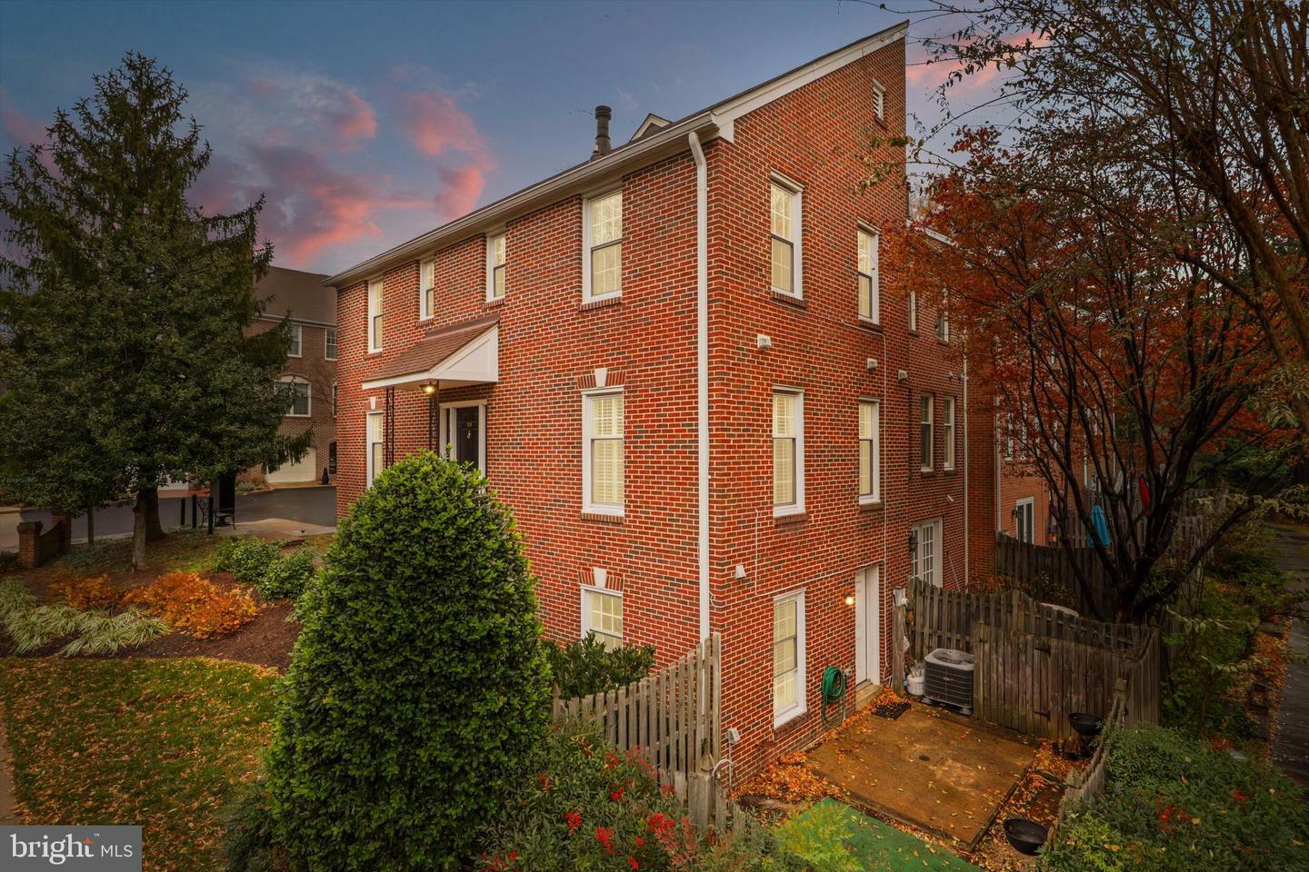 Property Photo: 101 Roberts Court VA 22314