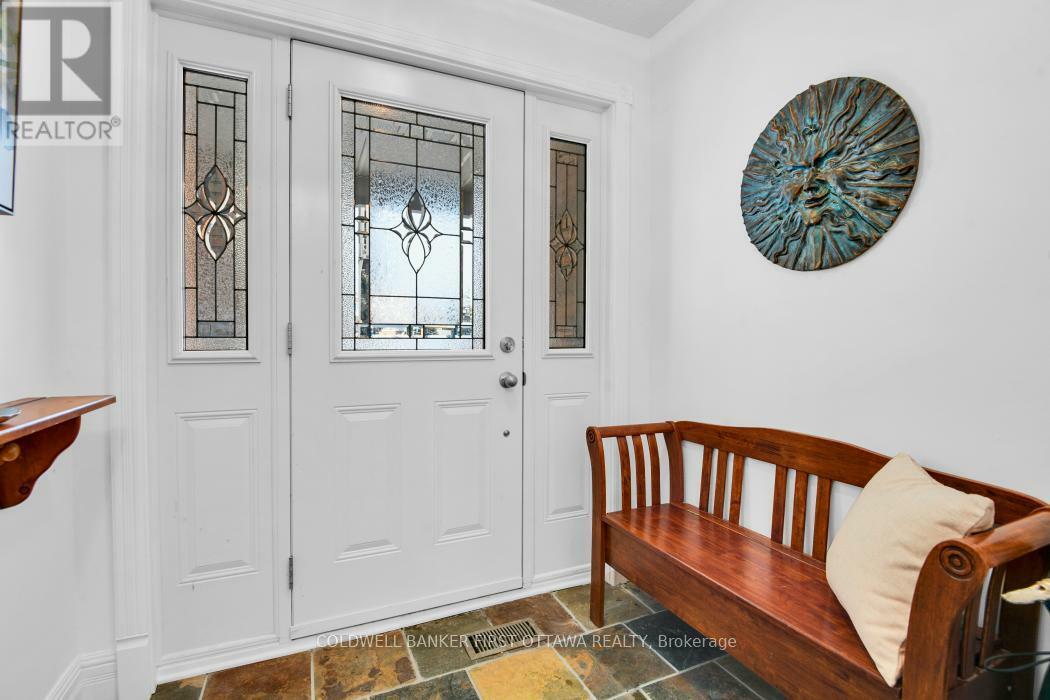 Property Photo:  32 Huntview  ON K1V 0M5 