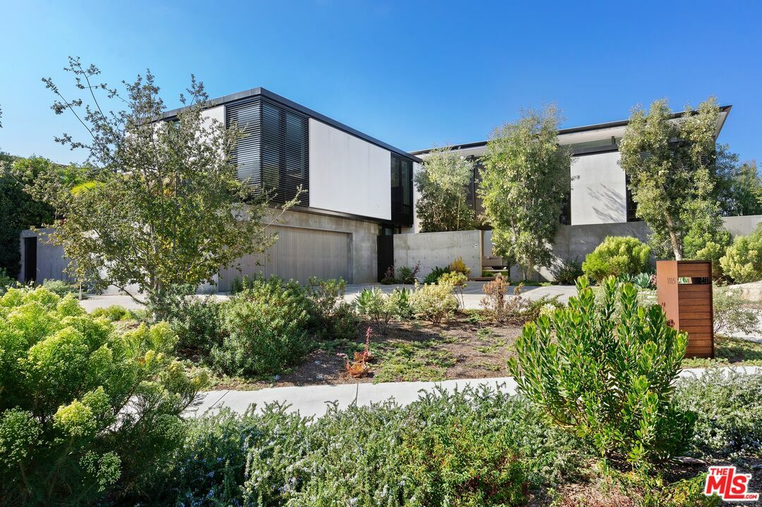 Property Photo: 1115 Georgina Ave CA 90402