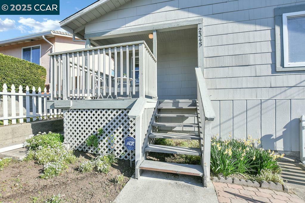 Property Photo:  2345 Pomona Ave  CA 94553 