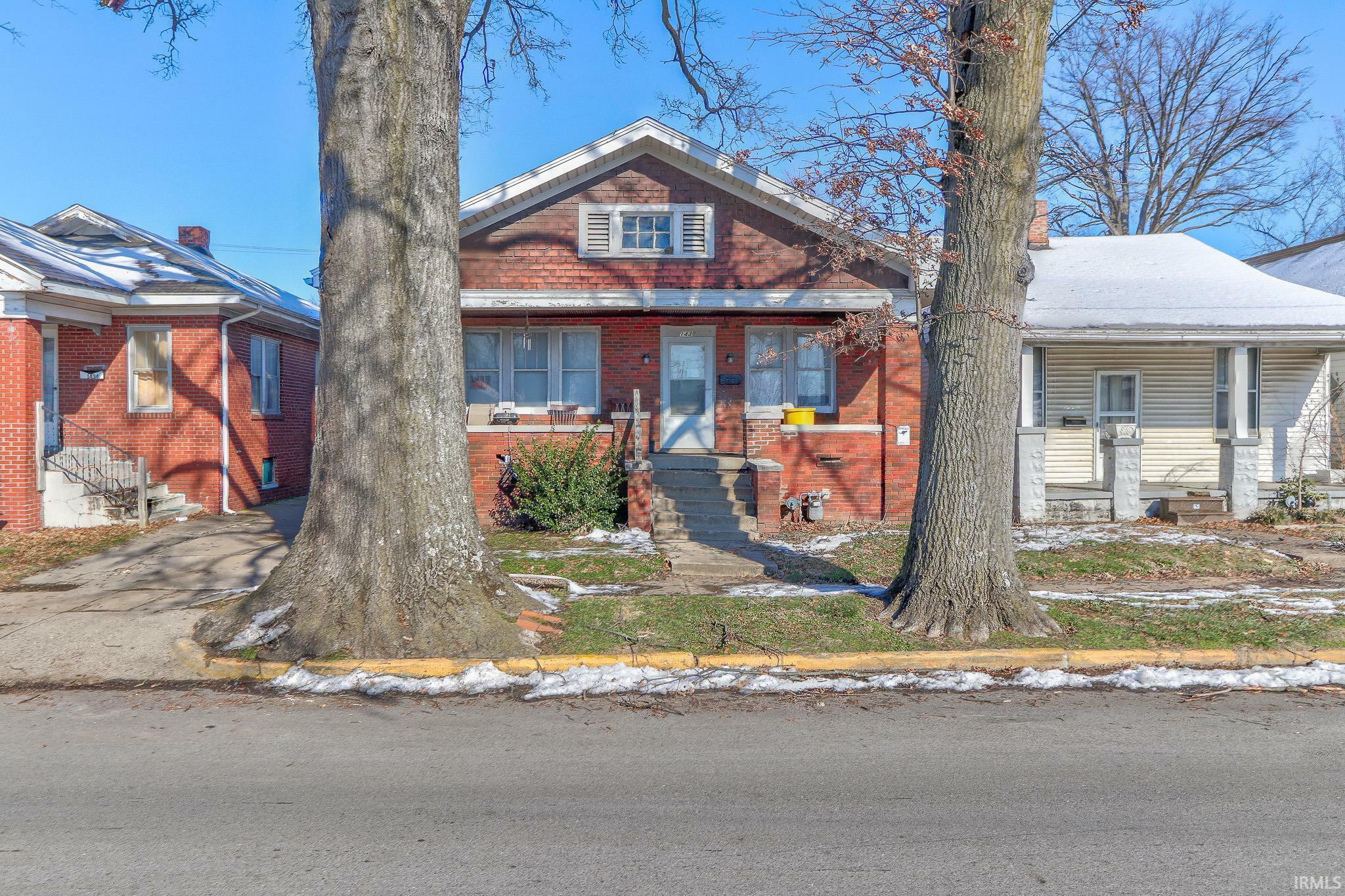 Property Photo:  1438 E Division Street  IN 47711-5897 