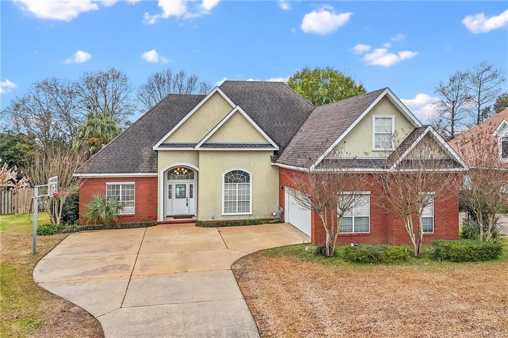 Property Photo: 8977 Parliament Circle AL 36526