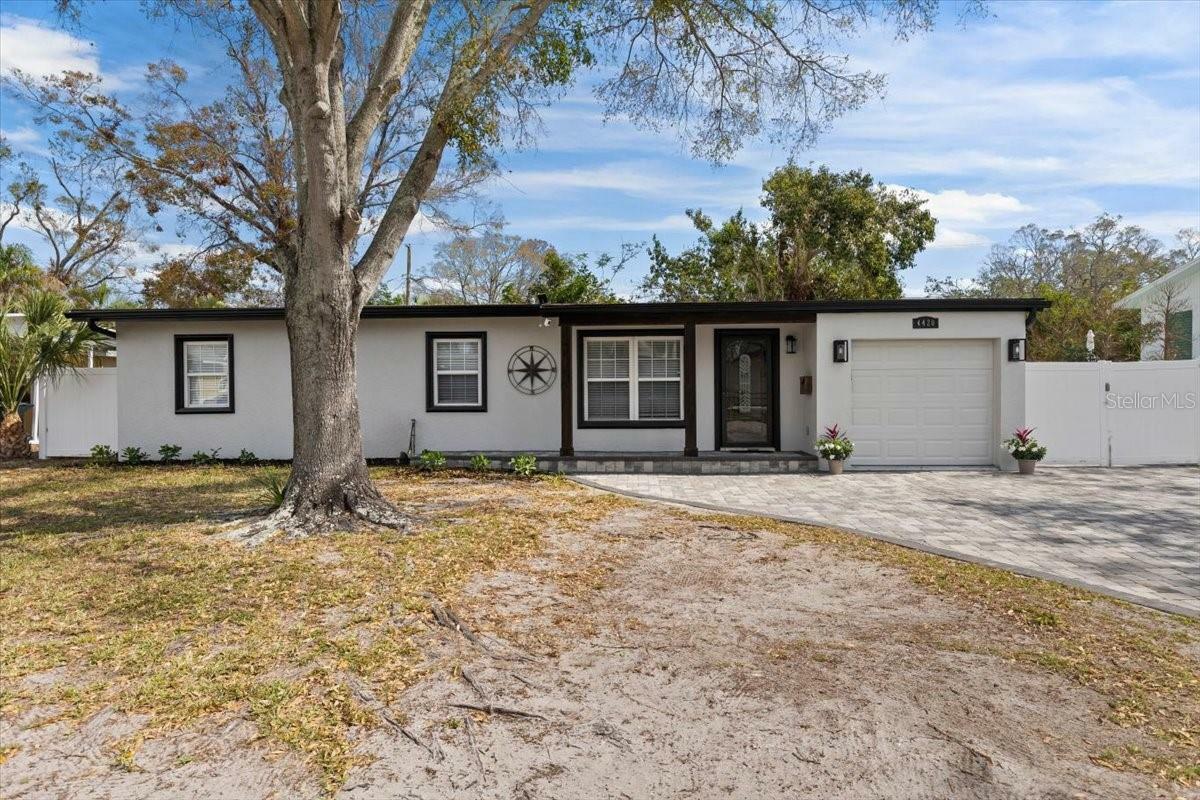Property Photo: 4420 Pompano Drive SE FL 33705