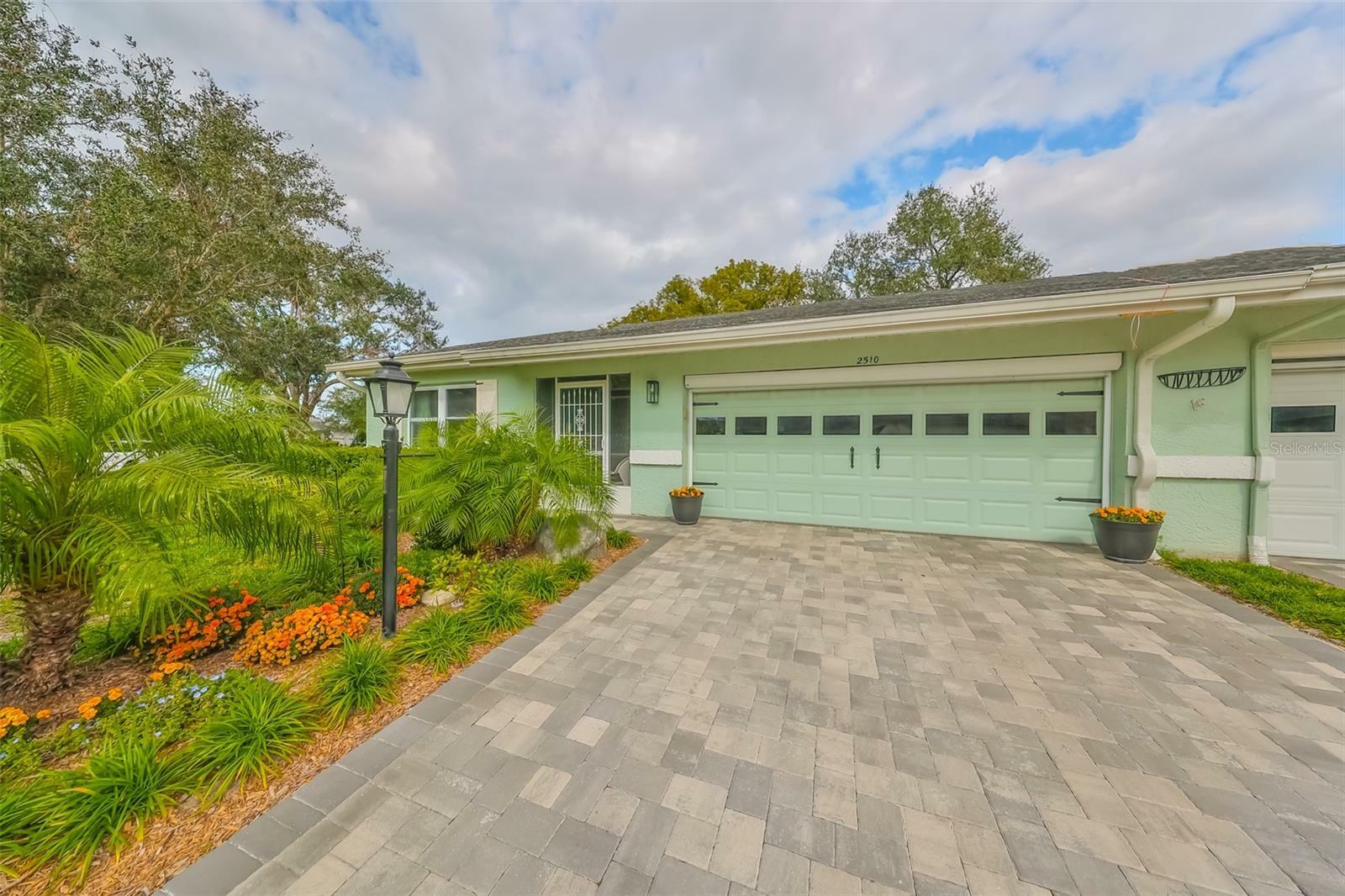 Property Photo:  2510 Lambdin Drive  FL 33573 