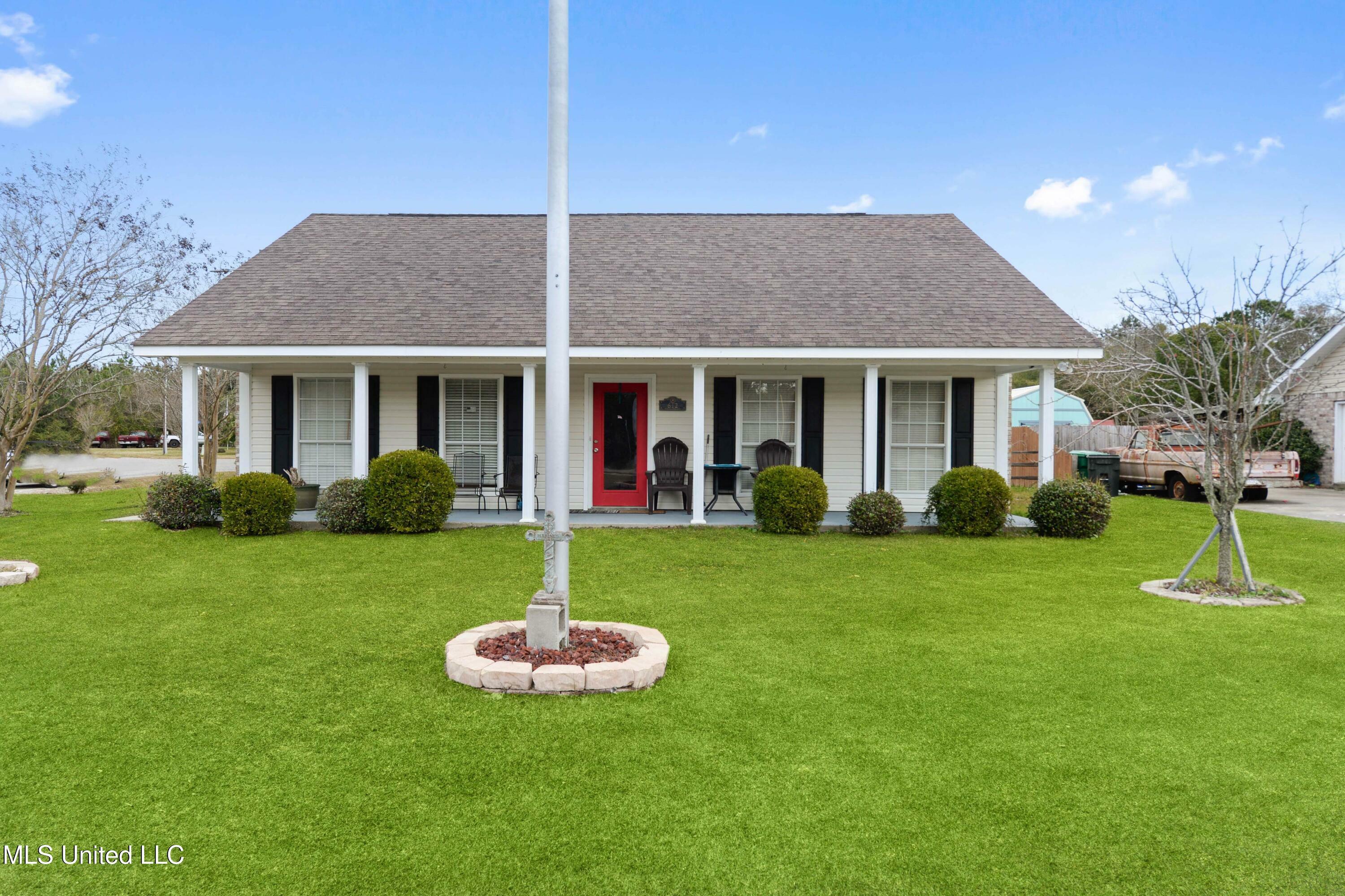 Property Photo:  612 Waveland Avenue  MS 39576 