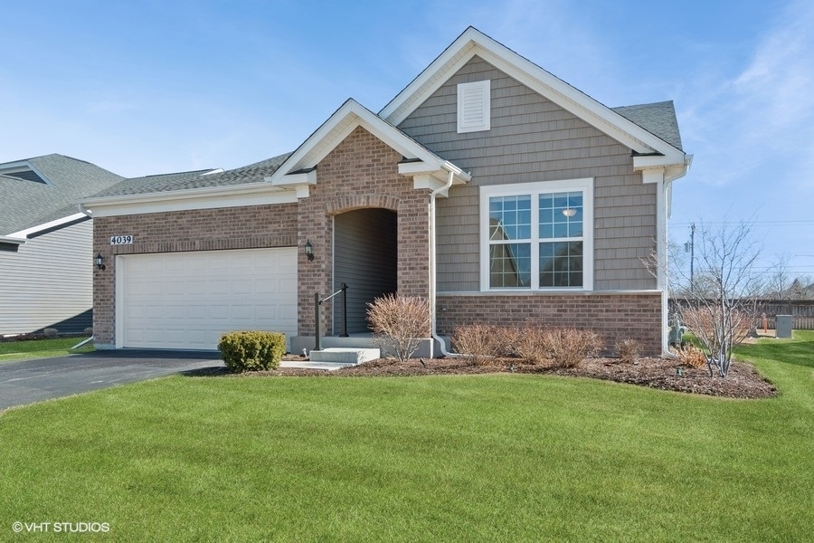 Property Photo:  4039 Lobo Lane  IL 60564 