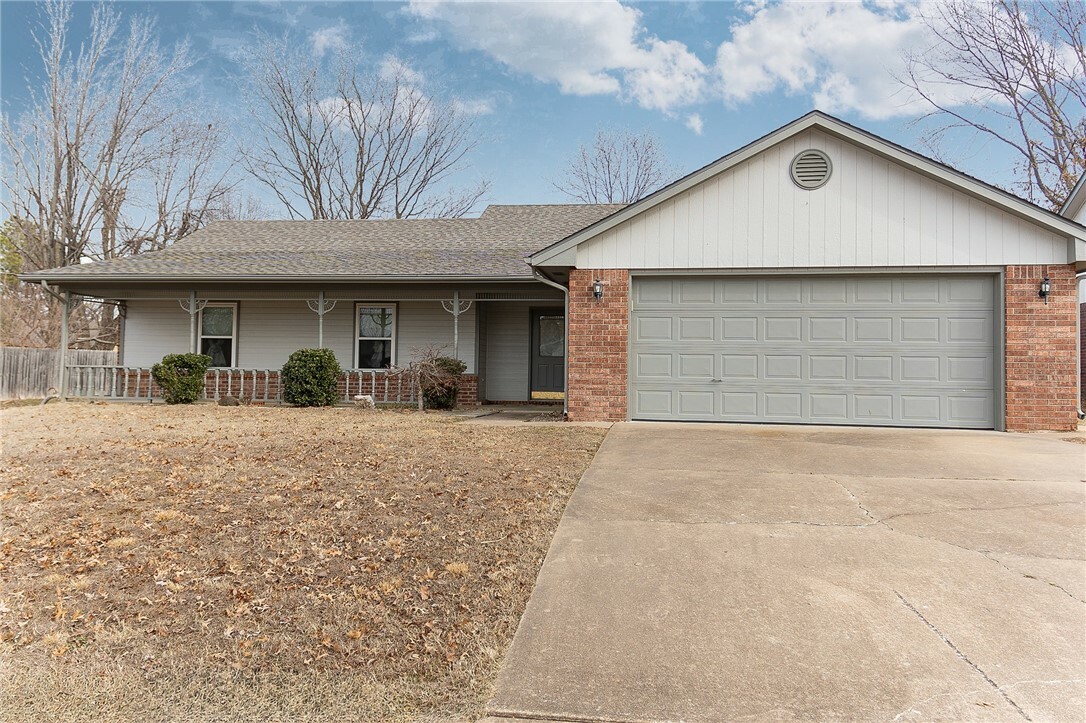 Property Photo:  1003 N 26th Street  AR 72756 