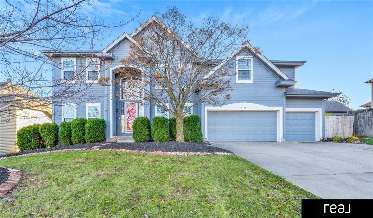 Property Photo: 17821 Shadow Ridge Drive NE 68130