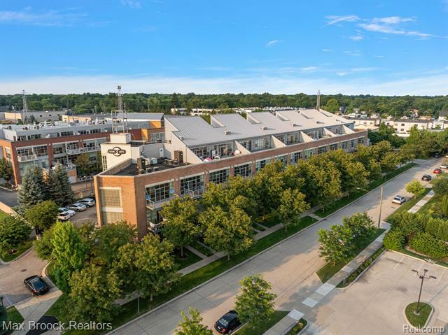 Property Photo: 333 E Parent Avenue 21 MI 48067