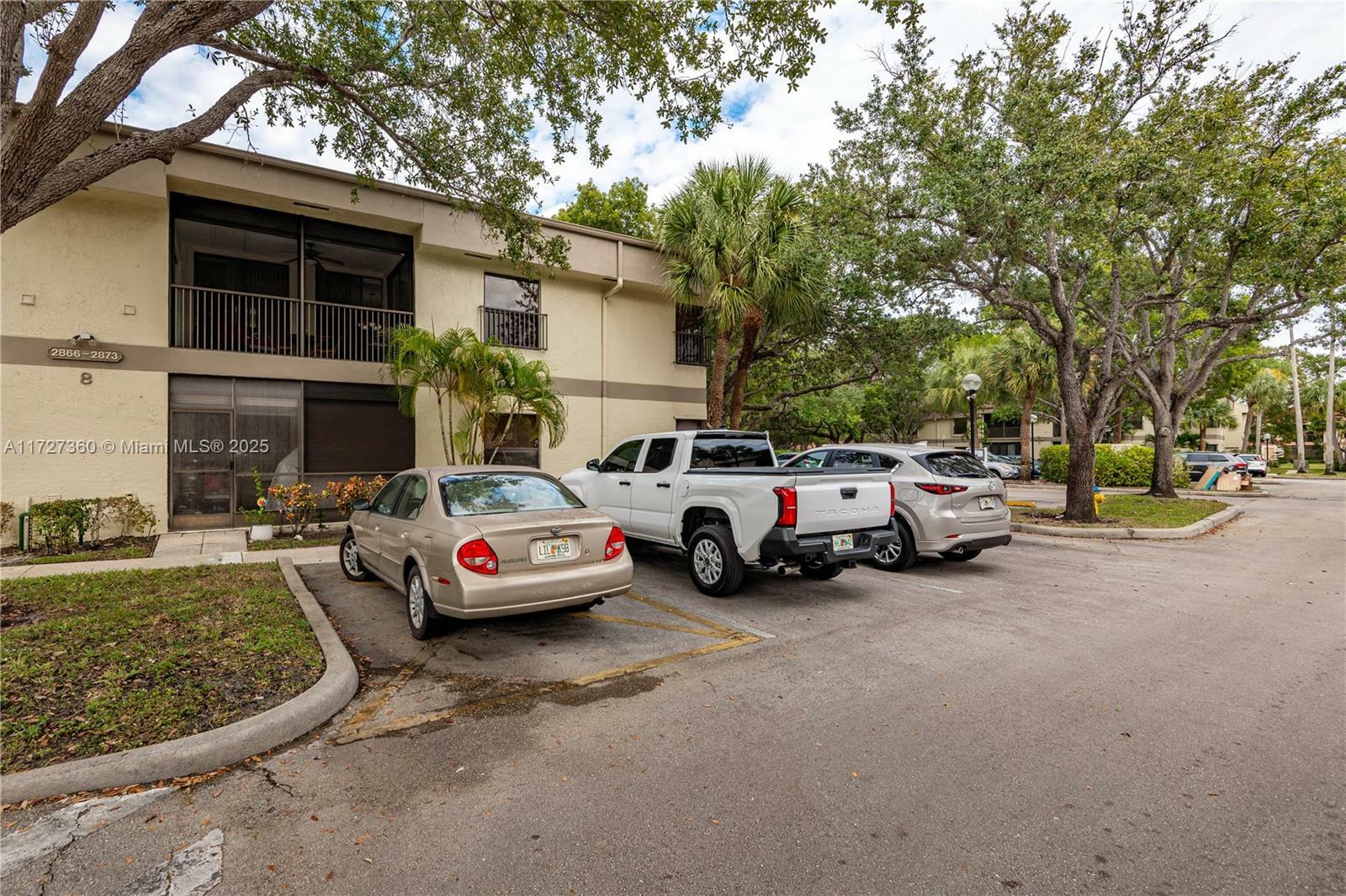 Property Photo:  2871 S Carambola Cir S 2062  FL 33066 