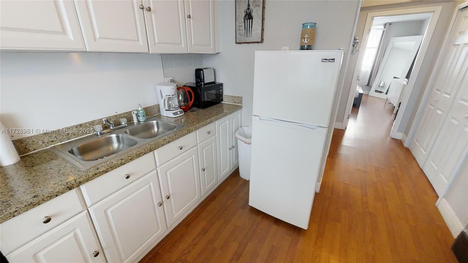 Property Photo:  713 Collins Ave 33  FL 33139 