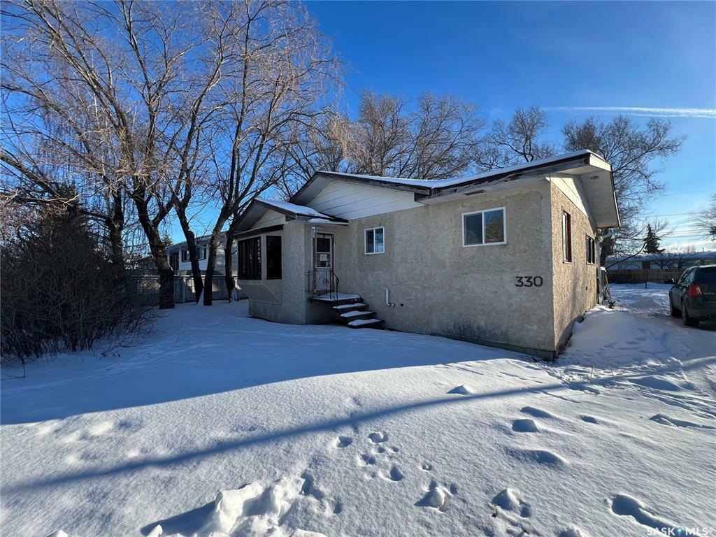 Property Photo:  330 2nd Street S  SK S0K 0A2 