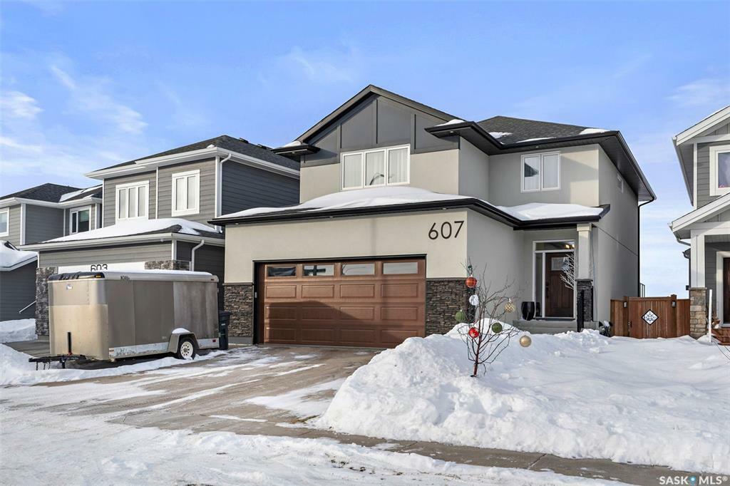 Property Photo:  607 Fast Crescent  SK S7W 0X1 