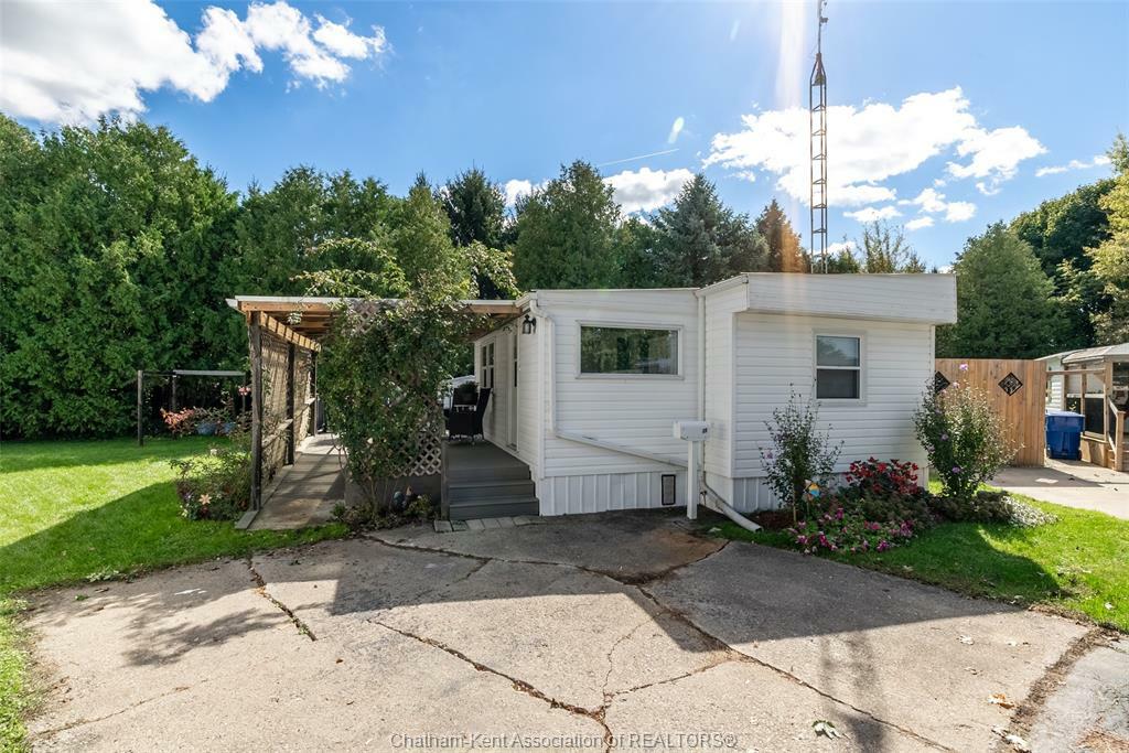 Photo de la propriété:  15-22220 Charing Cross Road  ON N7M 5V8 