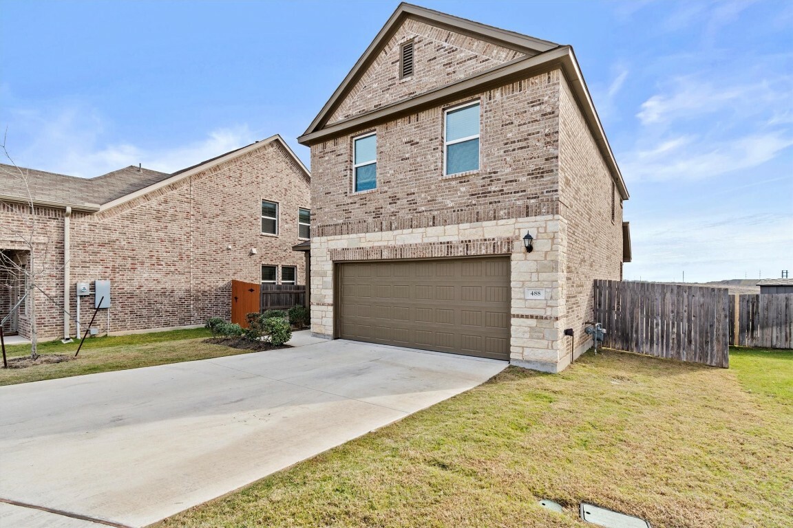 Property Photo: 488 Pepperbark Loop TX 78610