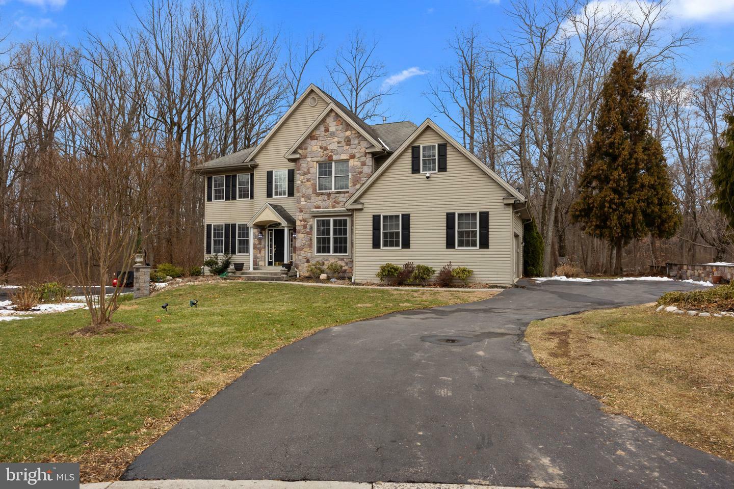 Property Photo:  1440 Estate Lane  PA 18966 