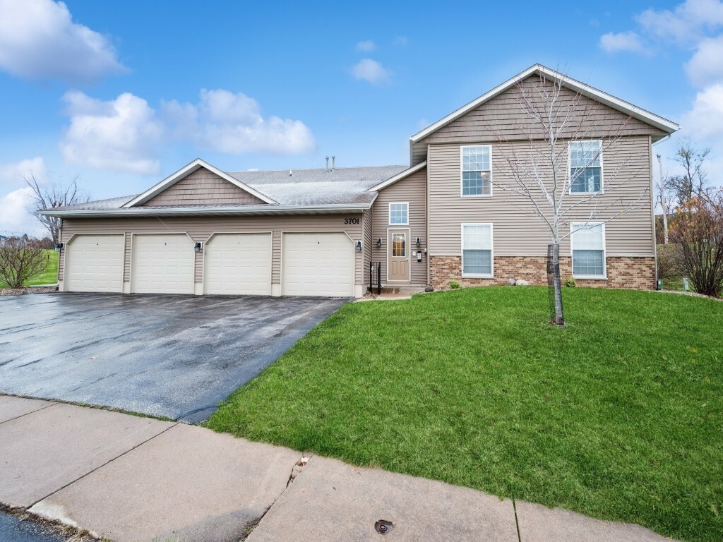 Property Photo:  3701 Foxborough Terrace NE D  IA 52402 