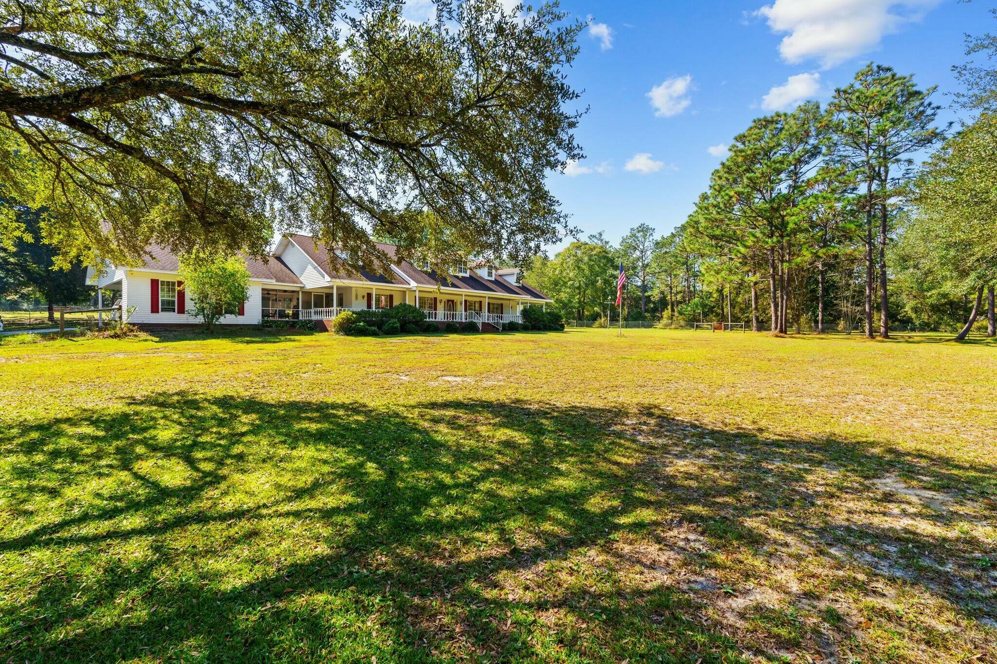 Property Photo: 5563 Douglas Ferry Road FL 32427