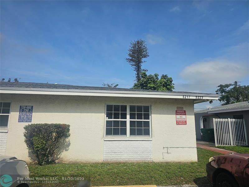 Property Photo:  5217 NW 18th Ct  FL 33313 