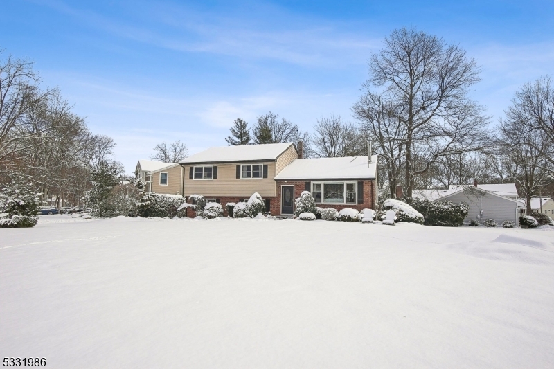 Property Photo:  5 Whitney Dr  NJ 07922 