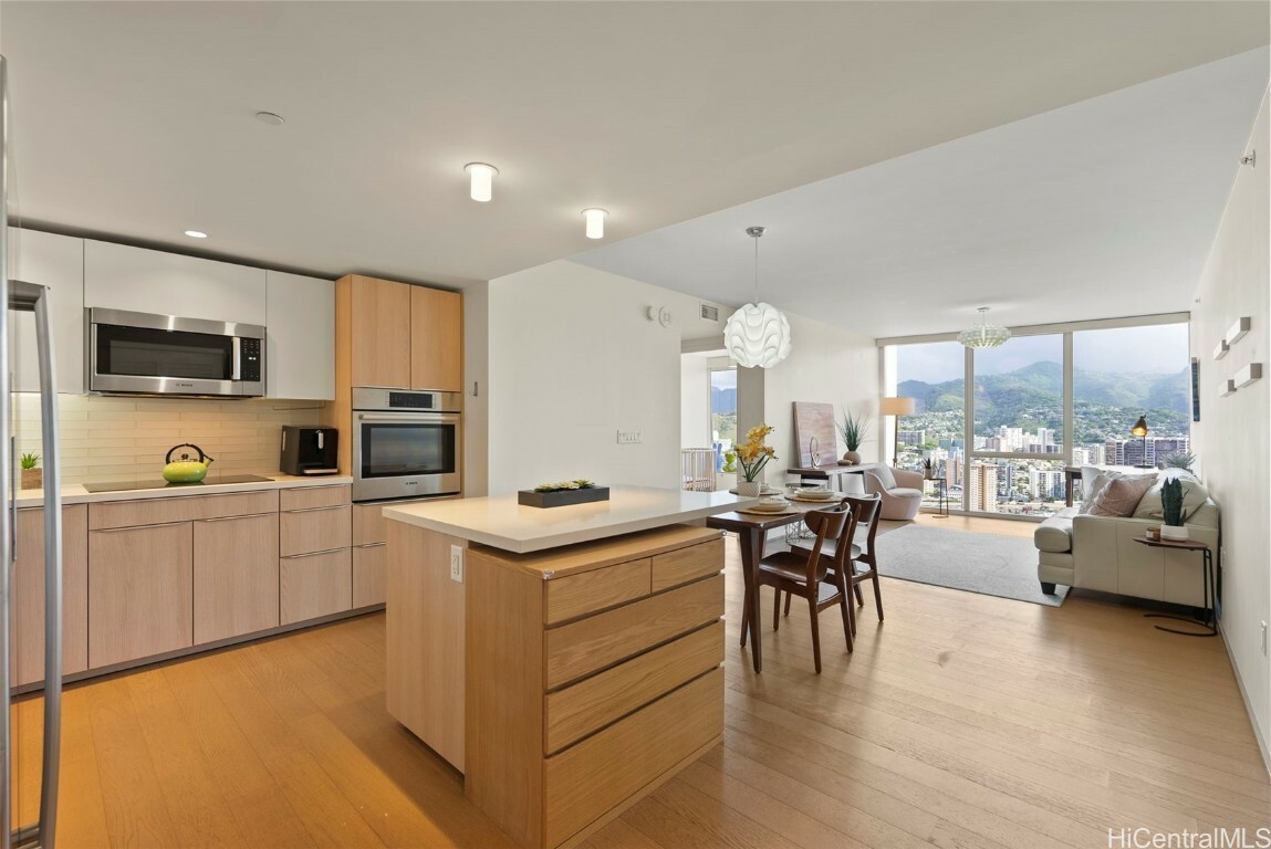 Property Photo:  888 Kapiolani Boulevard 4211  HI 96813 