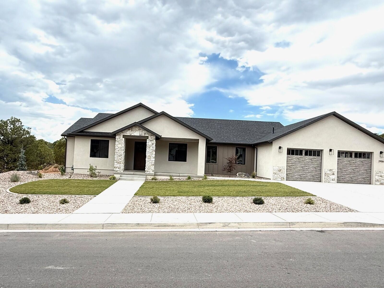 Property Photo: 2906 W Rock Ridge Rd UT 84720