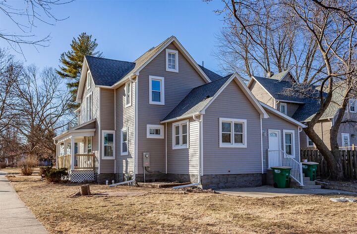 Property Photo:  400 W Ashland Avenue  IA 50125