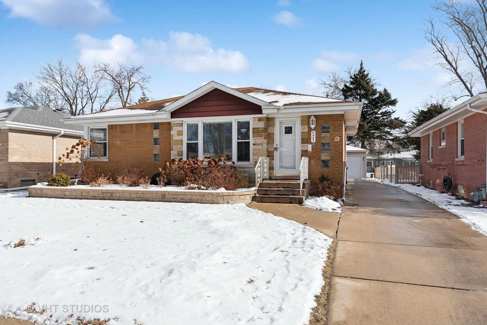 Property Photo:  521 Newberry Avenue  IL 60526 