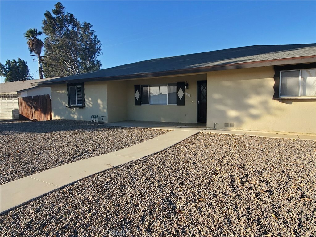 Property Photo:  550 Fern Place  CA 92543 