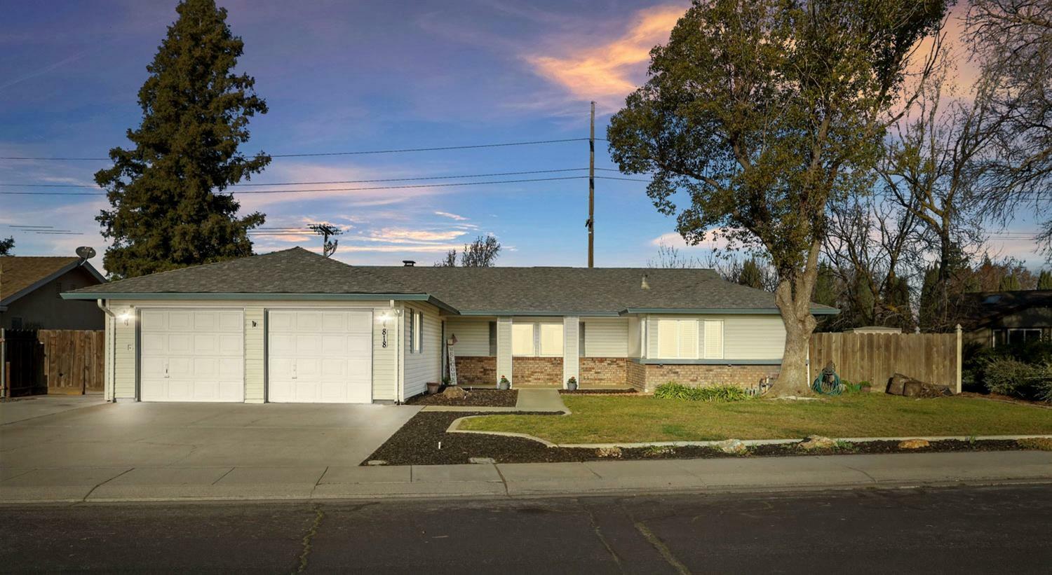 Property Photo:  818 Foxfire Drive  CA 95337 