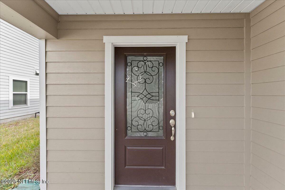 Property Photo: 9647 Bridgeway Avenue FL 32222