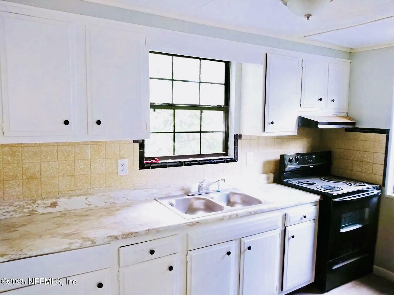 Property Photo: 7107 Arlet Drive FL 32211