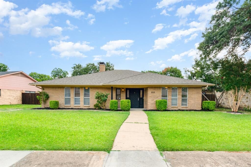 Property Photo: 202 Randy Lee Lane TX 75071