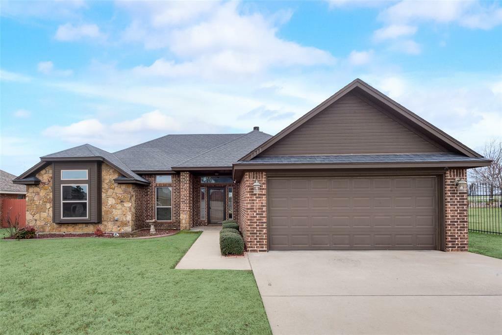 Property Photo:  1717 Shawnee Drive  TX 76033 