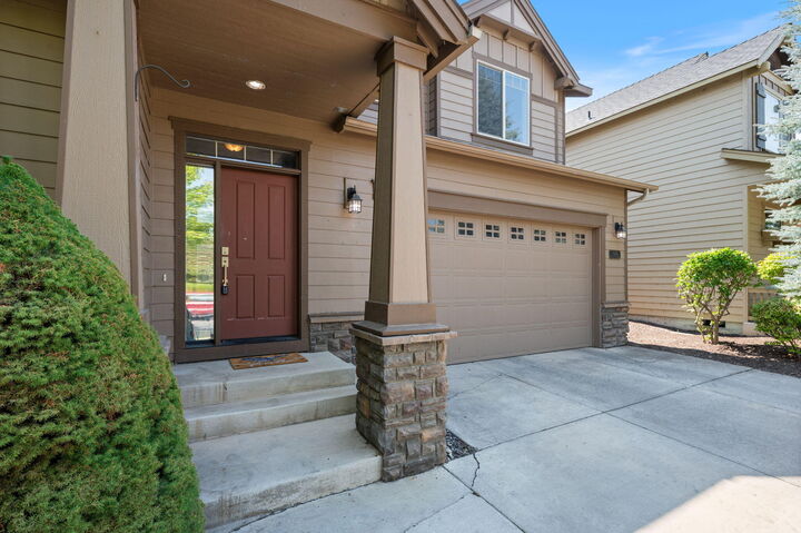 Property Photo:  1228 NE Steins Pillar Drive  OR 97754 