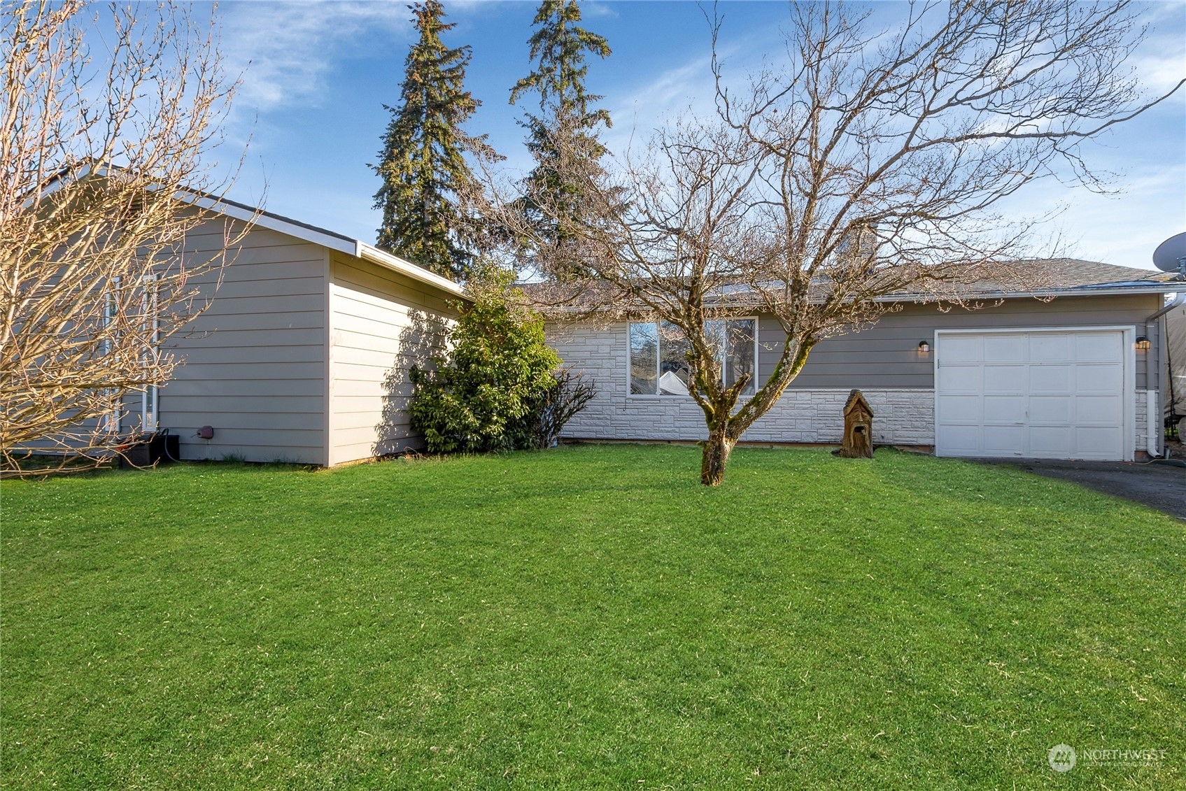 Property Photo:  17301  6th Avenue Ct E  WA 98387 