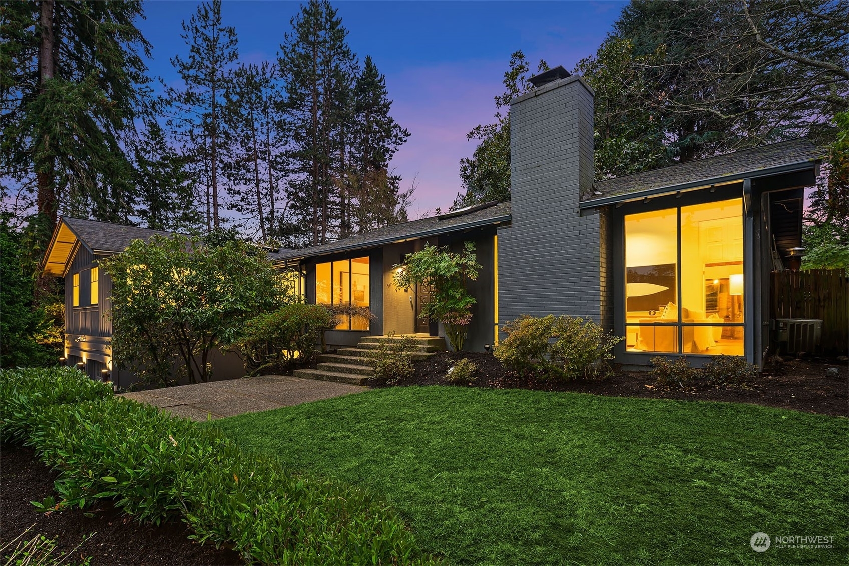 Property Photo:  8429  Hunts Point Lane  WA 98004 