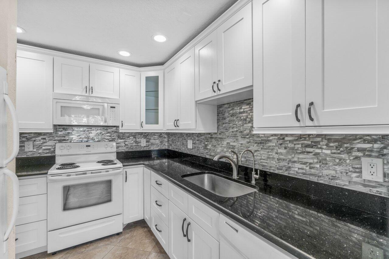 Property Photo: 2820 SW 13th Street 203 FL 33445
