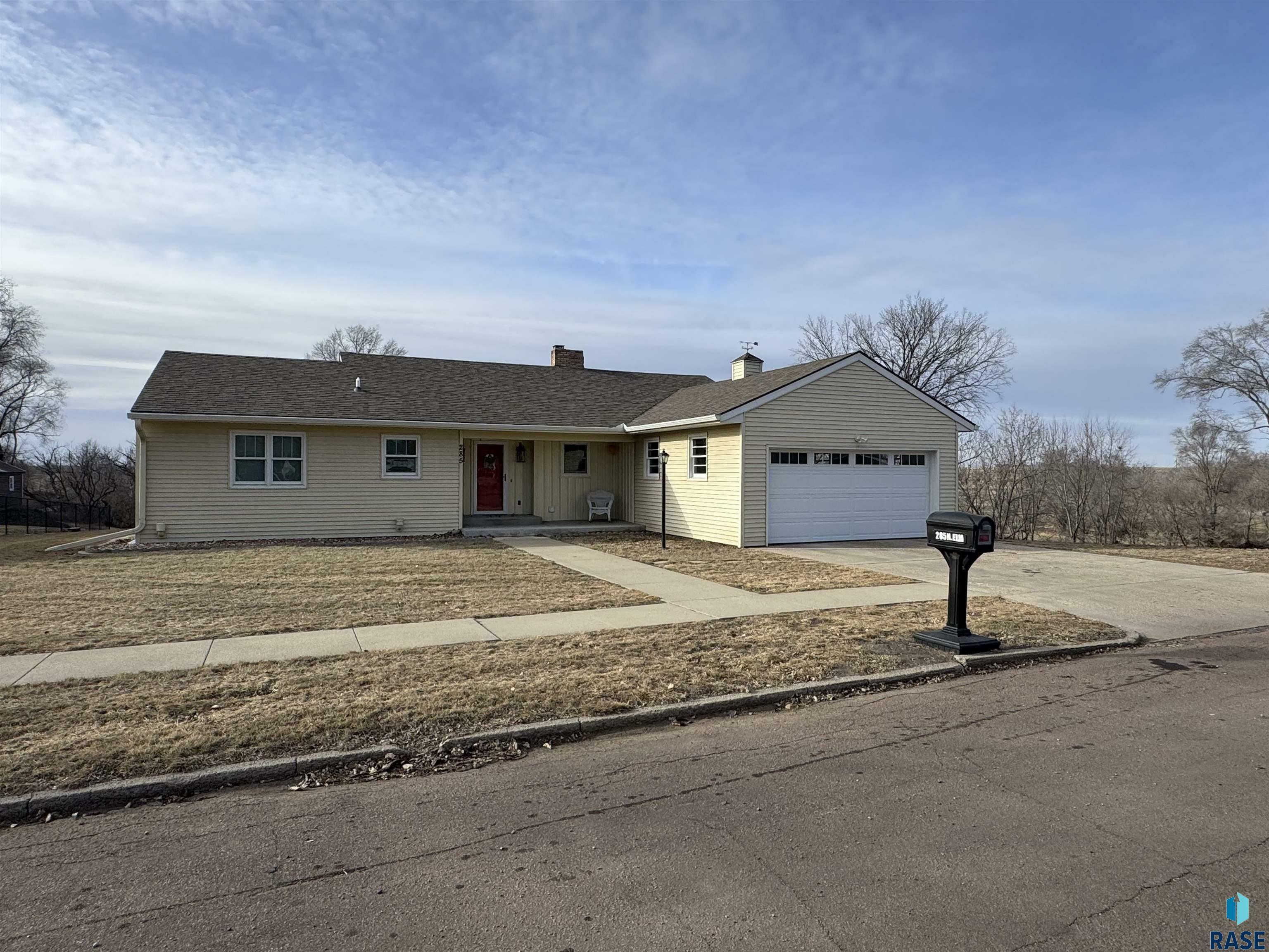 Property Photo:  285 N Elm Ave  SD 57053 