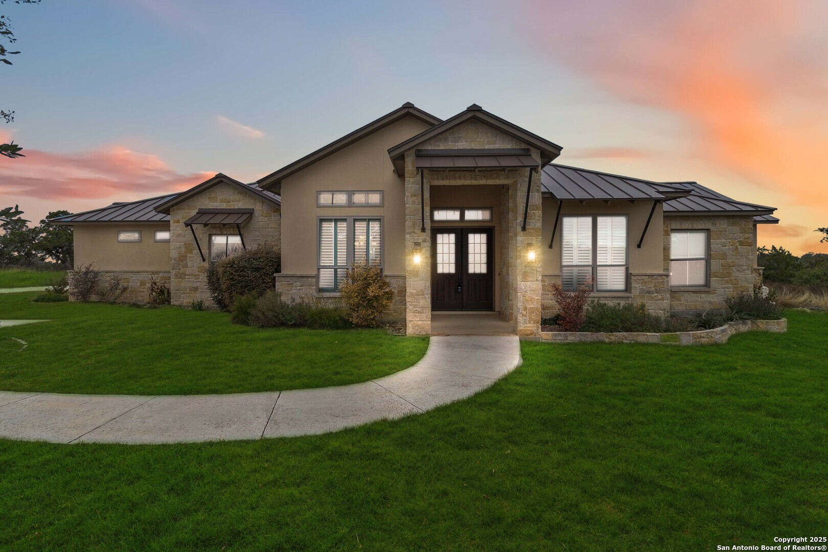 Property Photo: 1083 Pr 2775 TX 78056
