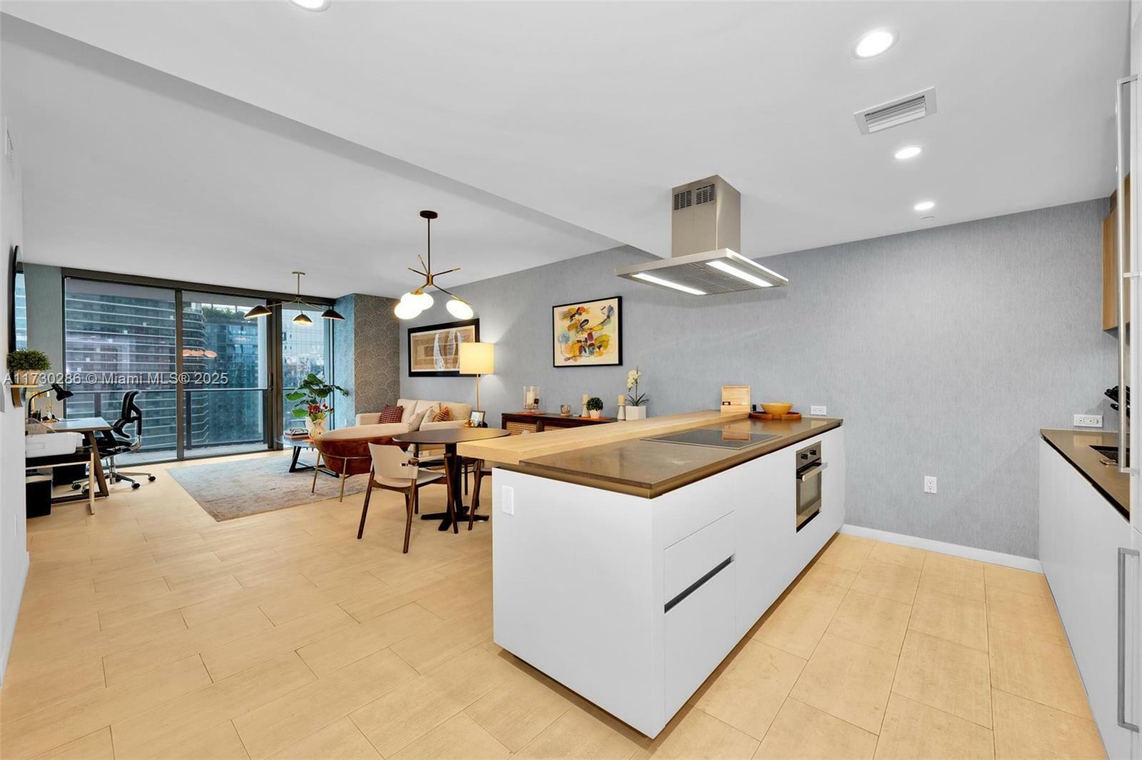 Property Photo:  1000 Brickell Plz 3914  FL 33131 