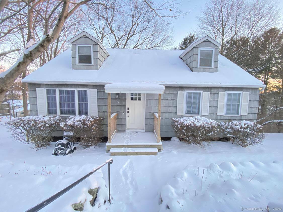 Property Photo:  10 Fleetwood Drive  CT 06810 